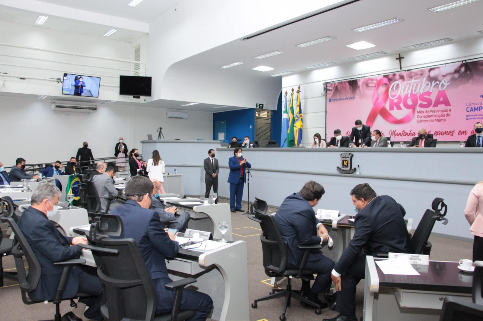 Vereadores decidem se mantêm veto do prefeito. Vereadores decidem se mantêm veto do prefeito.