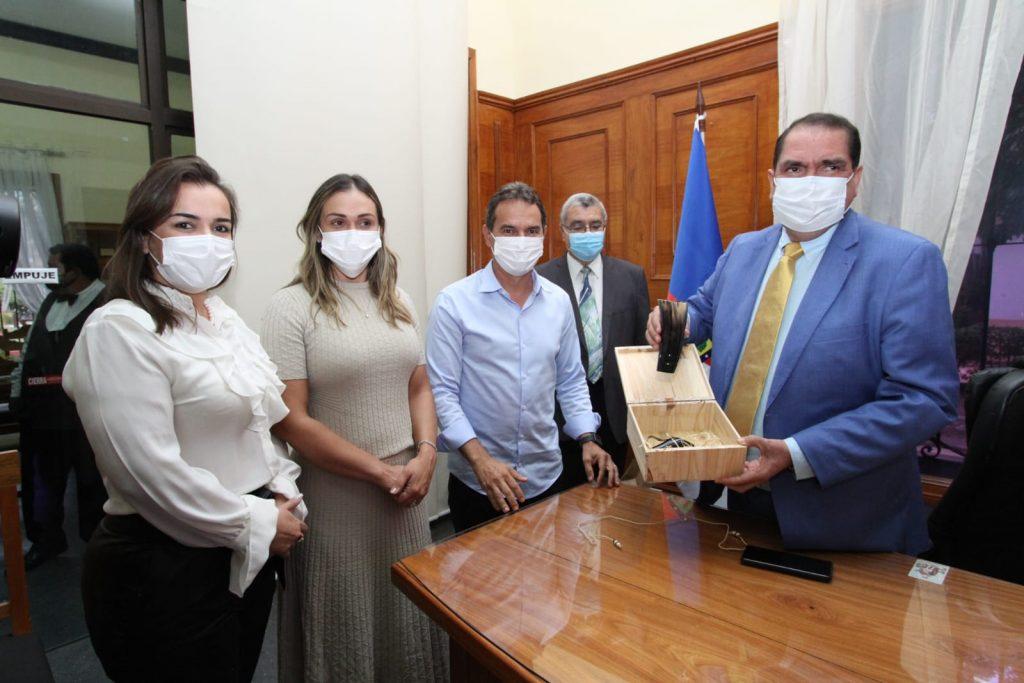 Prefeito e Vice Prefeita assinam protocolo de intenções para fomentar desenvolvimento e promover intercâmbio com o Paraguai.