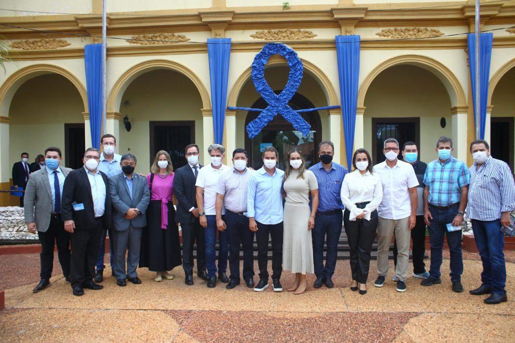 Prefeito e Vice Prefeita assinam protocolo de intenções para fomentar desenvolvimento e promover intercâmbio com o Paraguai.