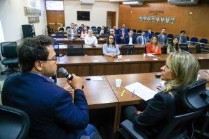 Palestra promovida pela Comissão de Assuntos Tributários debate sobre os impacto da PEC 110 para os municípios. Palestra promovida pela Comissão de Assuntos Tributários debate sobre os impacto da PEC 110 para os municípios.