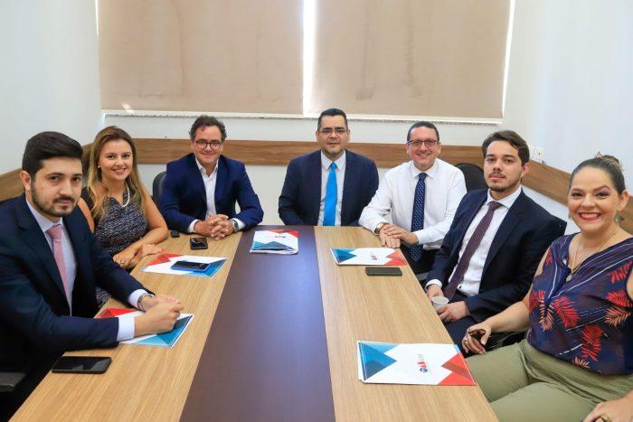Em 1ª reunião de transição, Diretoria eleita da ESA/MS apresenta novos projetos para fomentar o ensino jurídico. Em 1ª reunião de transição, Diretoria eleita da ESA/MS apresenta novos projetos para fomentar o ensino jurídico.