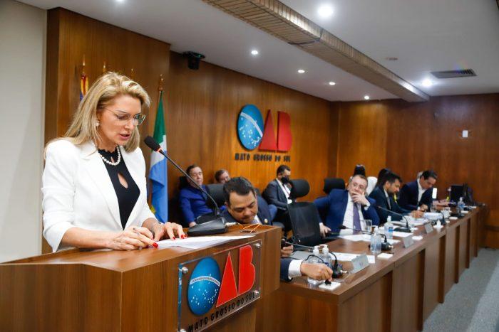 OAB/MS concede desagravo à advogada repreendida por vestimenta em acesso a presídio. OAB/MS concede desagravo à advogada repreendida por vestimenta em acesso a presídio.