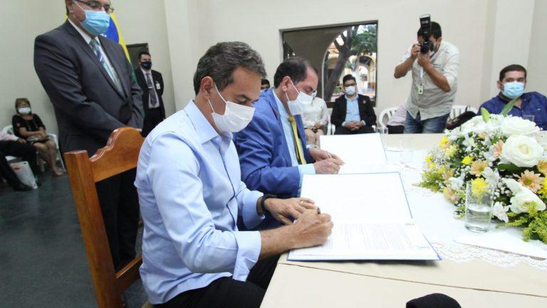 Prefeito Marquinhos Trad  e Vice Prefeita Adriane Lopes  assinam protocolo de intenções para fomentar desenvolvimento e promover intercâmbio com o Paraguai.