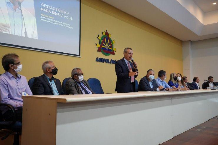 Presidente destaca ação conjunta pela população durante posse na União das Câmaras.