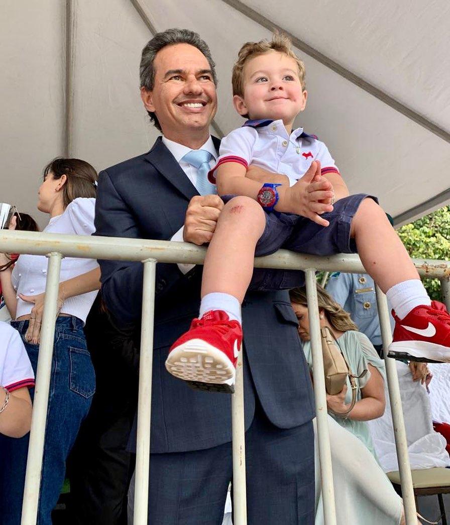 #tbt do Prefeito Marcos Trad no desfile de 26 de agosto de 2019. Saudade de ver todo mundo reunido e celebrando nossa cidade.