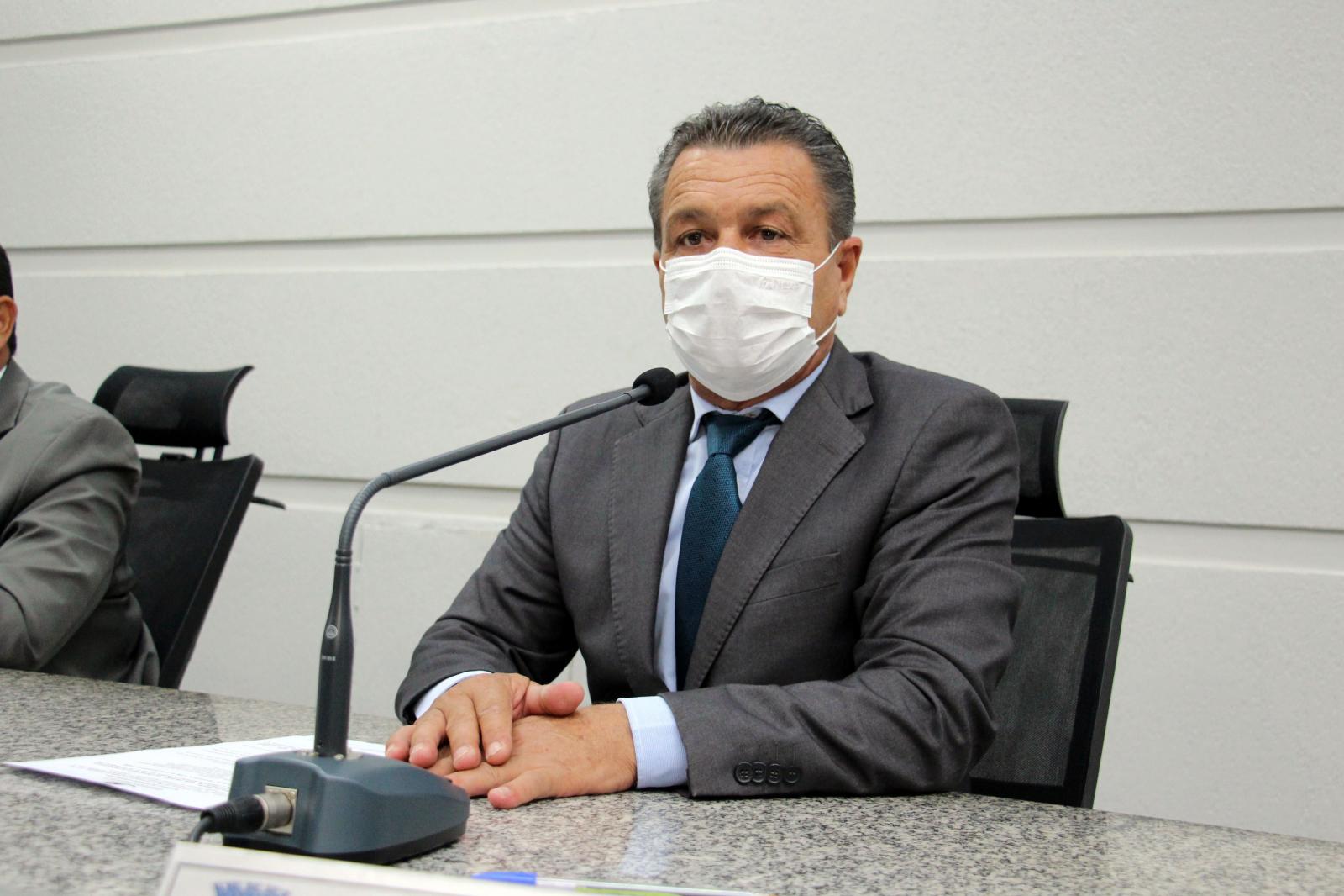 Vereador Delei Pinheiro Solicita Iluminação Pública, Limpeza e Obras Públicas nos Bairros.