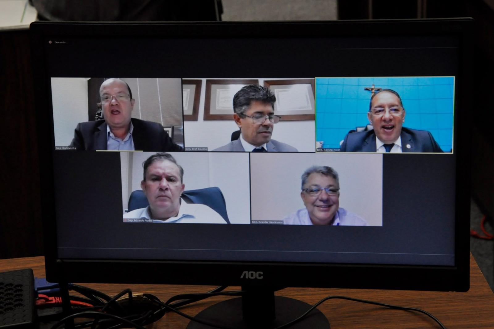 Reajuste geral e PPA passam novamente pela CCJR e seguem a plenário. Reajuste geral e PPA passam novamente pela CCJR e seguem a plenário.