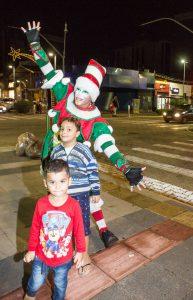 No dia do Natal, Kelly Ramos anima a festa da Praça Ary Coelho com show super dançante.