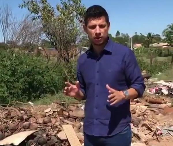 Ao solicitar limpeza em rua do Los Angeles, Tiago Vargas critica os “porcalhões” que sujam a cidade.