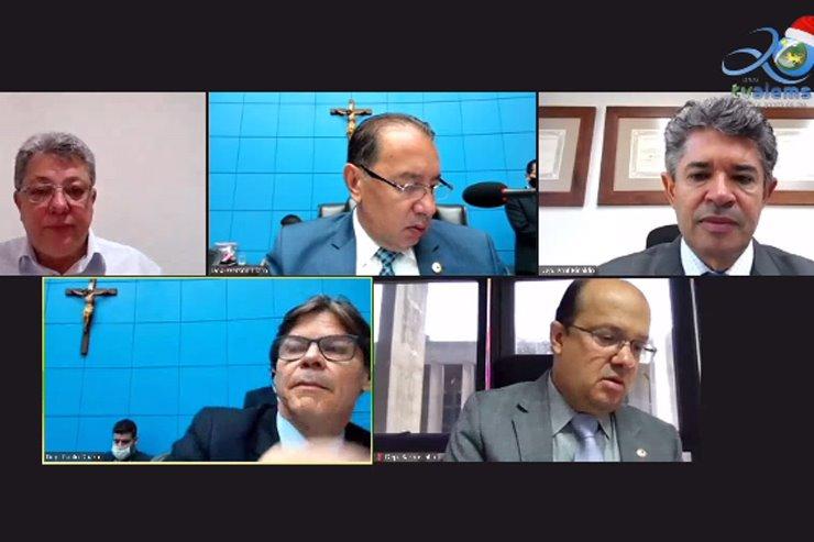 Em CCJR extraordinária, Refis do ICMS e outros 23 projetos seguem ao plenário.