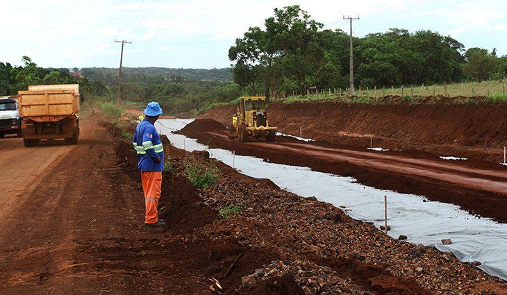 Governador Reinaldo Azambuja do Estado de Mato Grosso do Sul destrava pavimentação da MS-352. Governador Reinaldo Azambuja do Estado de Mato Grosso do Sul destrava pavimentação da MS-352.