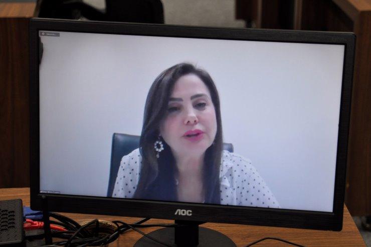 Mara Caseiro comemora curso na UEMS e novos imortais na Academia de Letras.