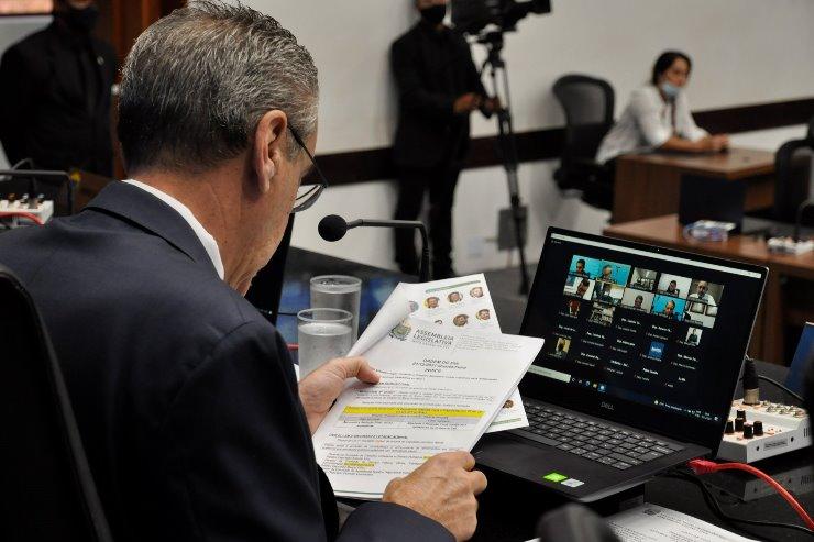 Mesa Diretora apresenta reajuste do Legislativo e outros dois projetos.