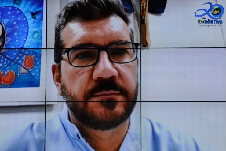 Pedro Kemp denuncia falta de material para cateterismo, no Hospital Regional.