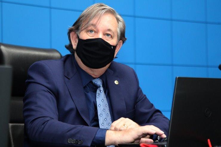 Propostas de Vaz tratam sobre idosos, síndrome de Down e tatuagens em crianças.