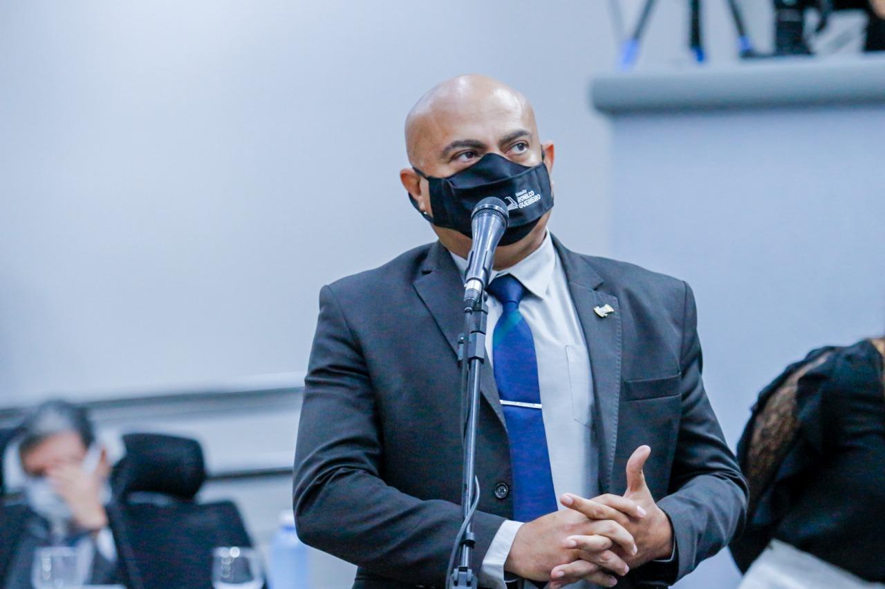 Ronilço Guerreiro destaca dificuldade das pessoas que buscam o atendimento do INSS e pede apoio da Bancada Federal.