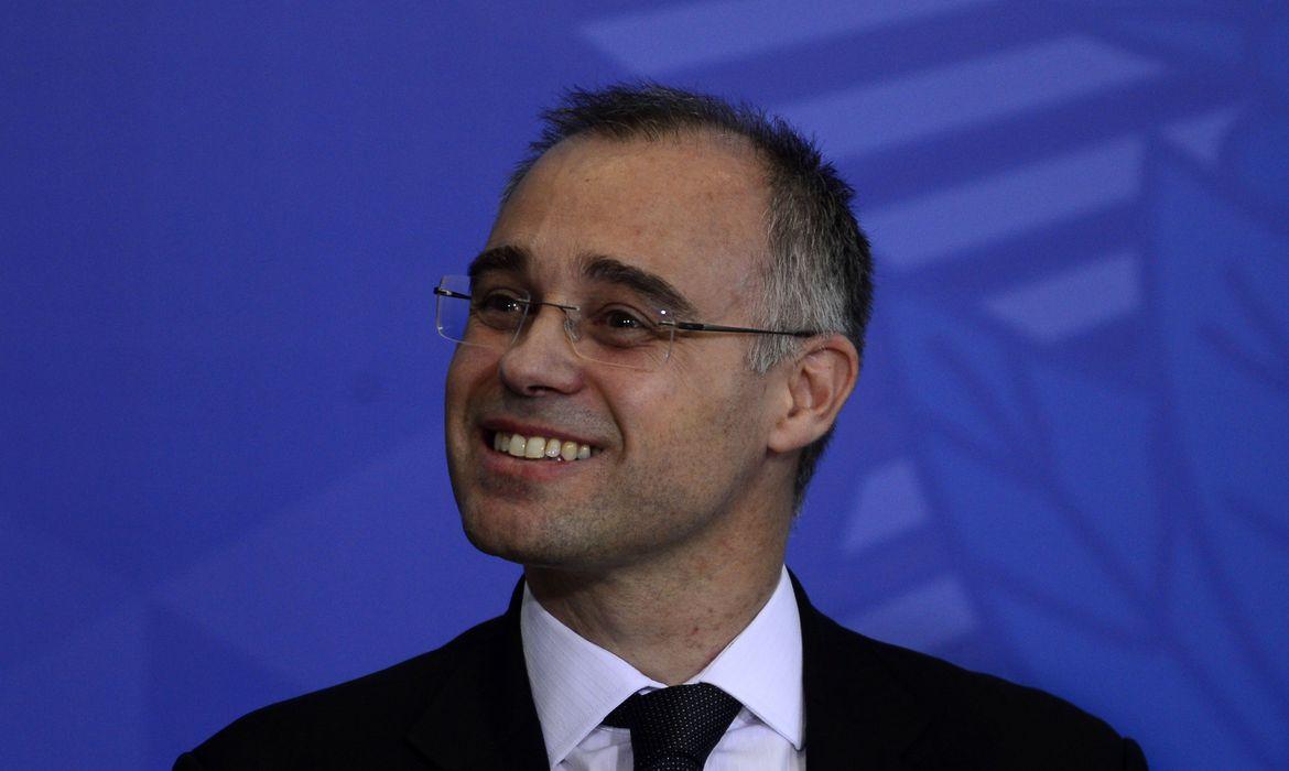 Senado aprova André Mendonça como novo ministro do STF por 47 a 32. Senado aprova André Mendonça como novo ministro do STF por 47 a 32.