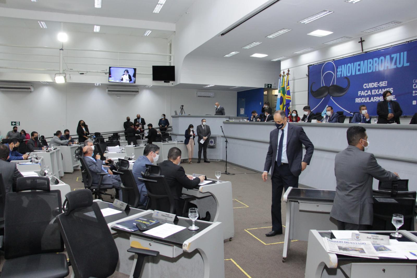 Vereadores aprovam 10 projetos na sessão desta terça-feira.