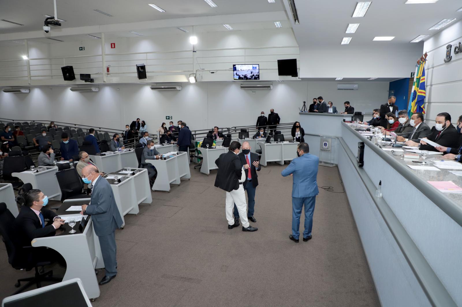 Vereadores aprovam 17 projetos de lei na sessão desta quinta-feira.