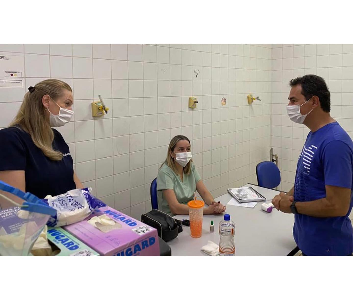 Prefeito Marcos Trad  visita unidades de saúde e garante normalidade no 1º dia do ano 