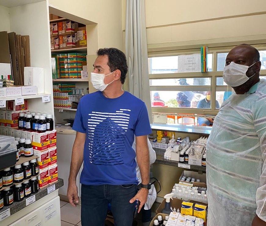 Prefeito Marcos Trad  visita unidades de saúde e garante normalidade no 1º dia do ano 