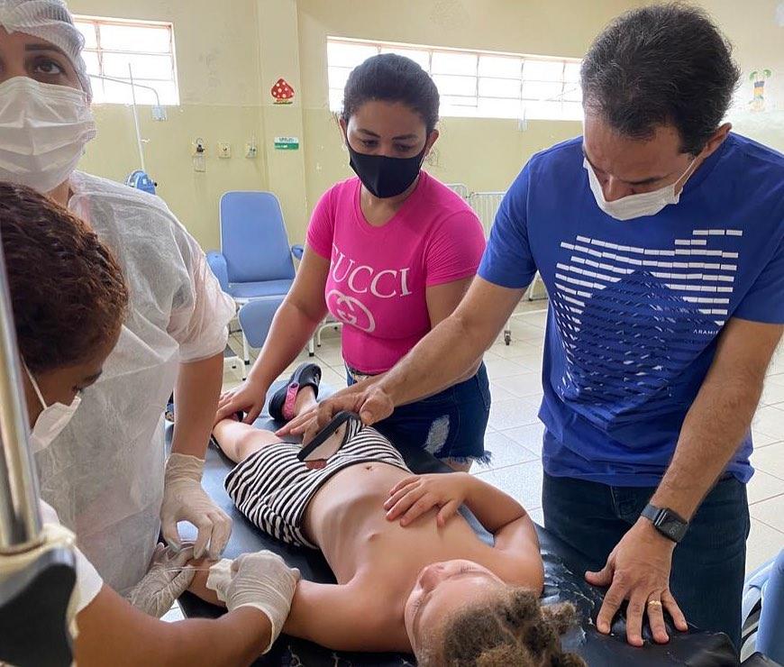 Prefeito Marcos Trad  visita unidades de saúde e garante normalidade no 1º dia do ano 