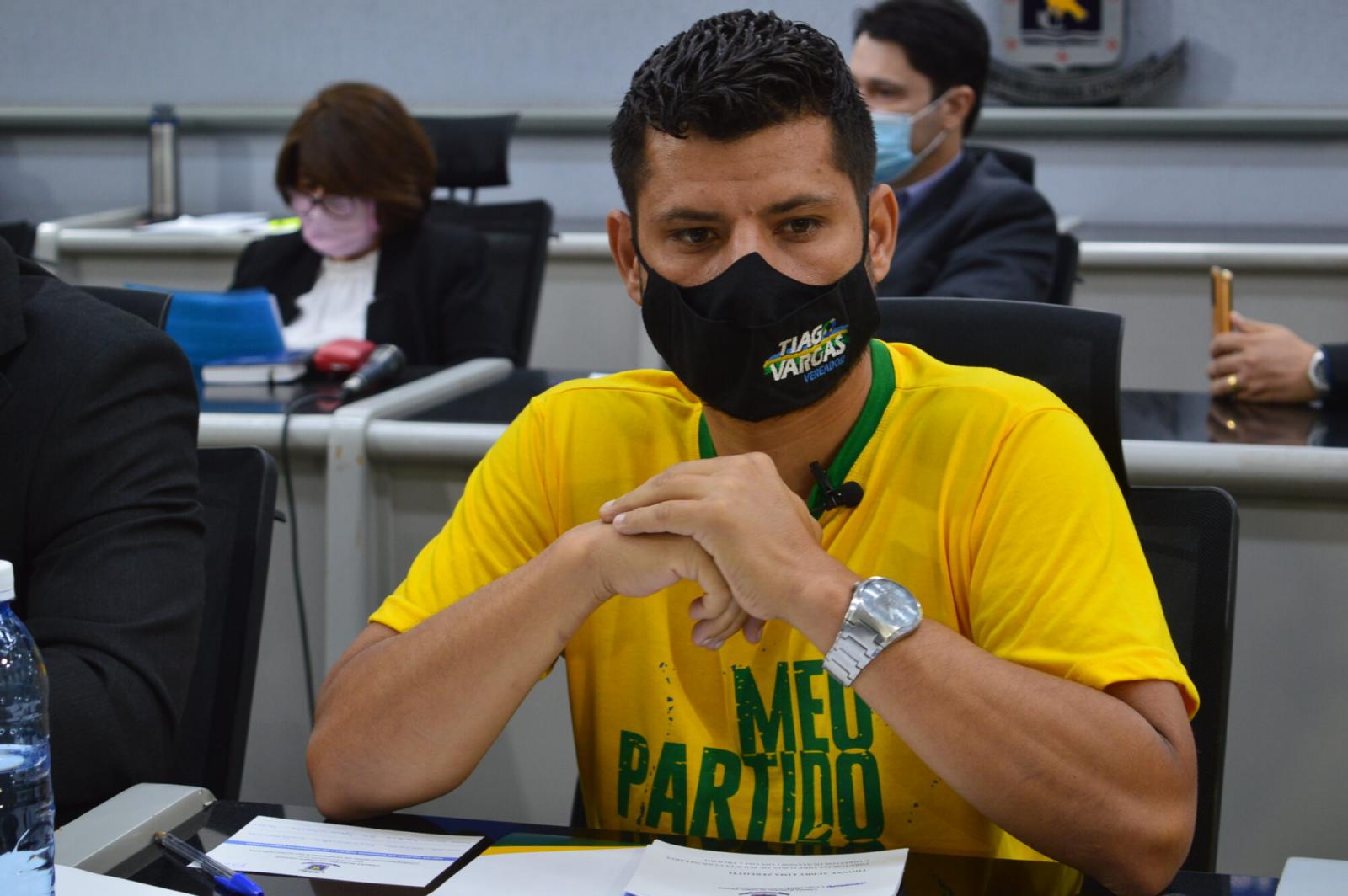 Após testar positivo para a covid-19, Tiago Vargas segue isolado e se recupera bem.