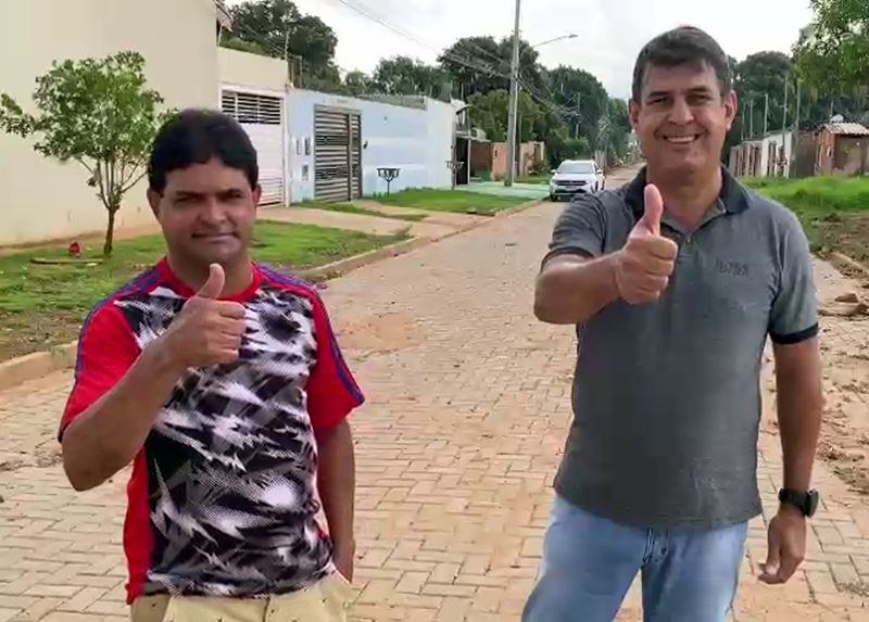 Beto Avelar acompanha obra nas ruas do Morada do Sol.