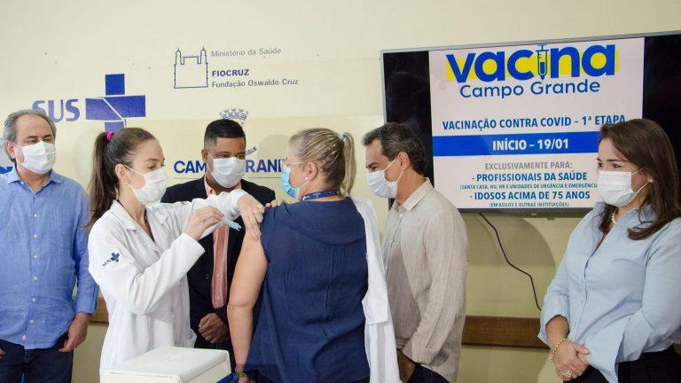 HÁ 1 ANO, VACINAÇÃO CONTRA A COVID-19 FOI INICIADA EM CAMPO GRANDE E MUDOU O RUMO DA PANDEMIA.