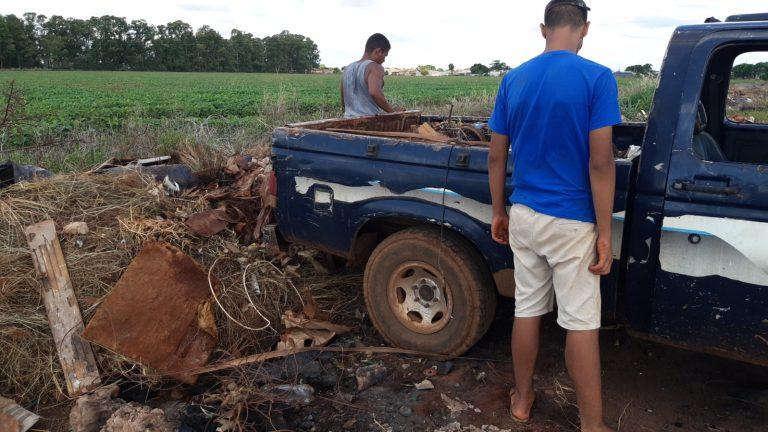 NO DIA DO LANÇAMENTO DA FRENTE DE TRABALHO “CIDADE LIMPA: DEVER DE TODOS” , HOMEM É FLAGRADO REALIZANDO O DESCARTE IRREGULAR DE RESÍDUOS NO SANTA EMÍLIA