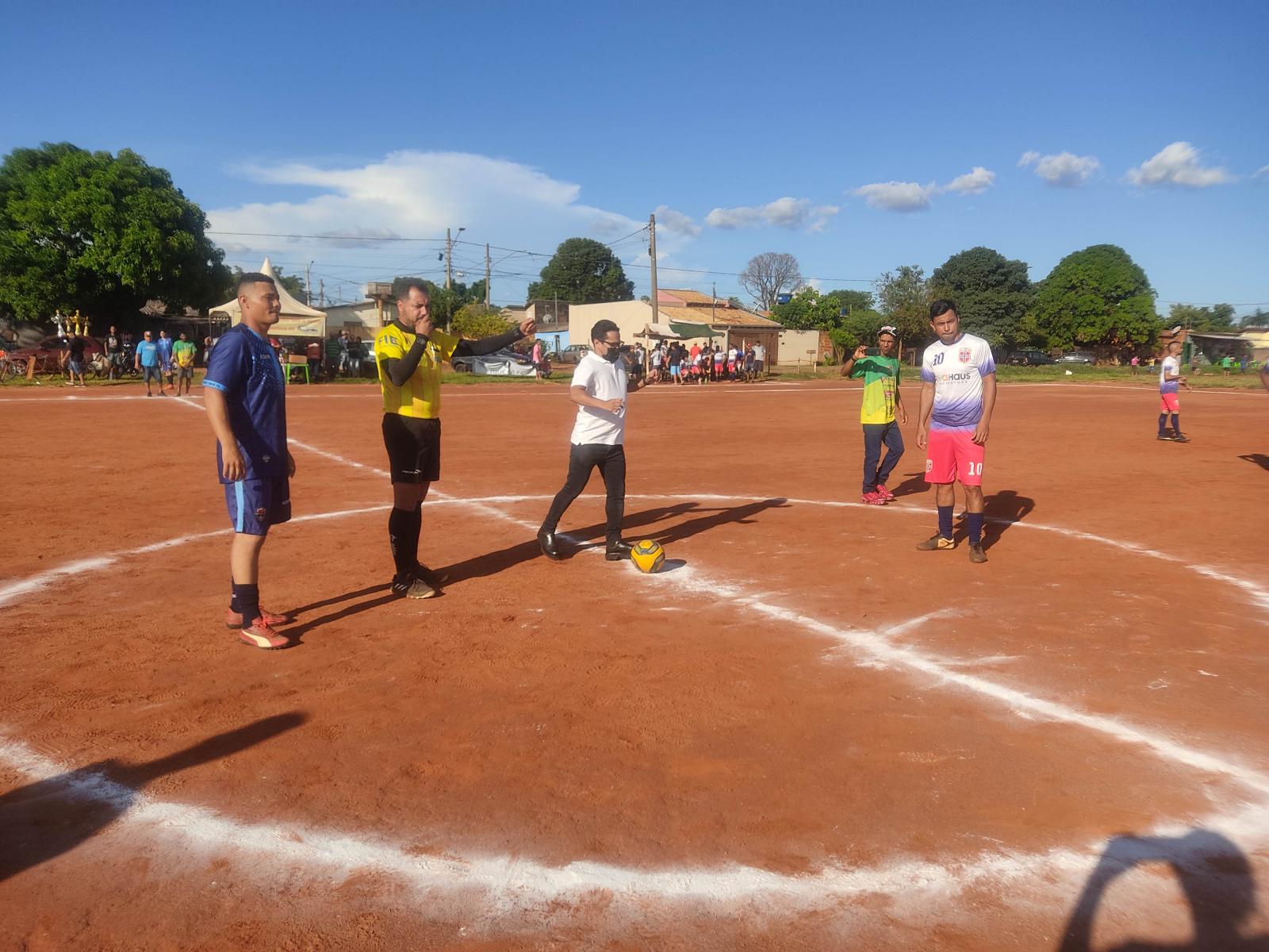 Pontapé do vereador Papy dá sorte à equipe Diretoria que vence Campeonato de futebol no Tijuca.