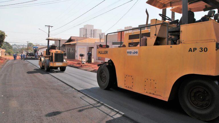 RITA VIEIRA JÁ TEM 8,5 KM DE ASFALTO E 5 KM DE DRENAGEM.