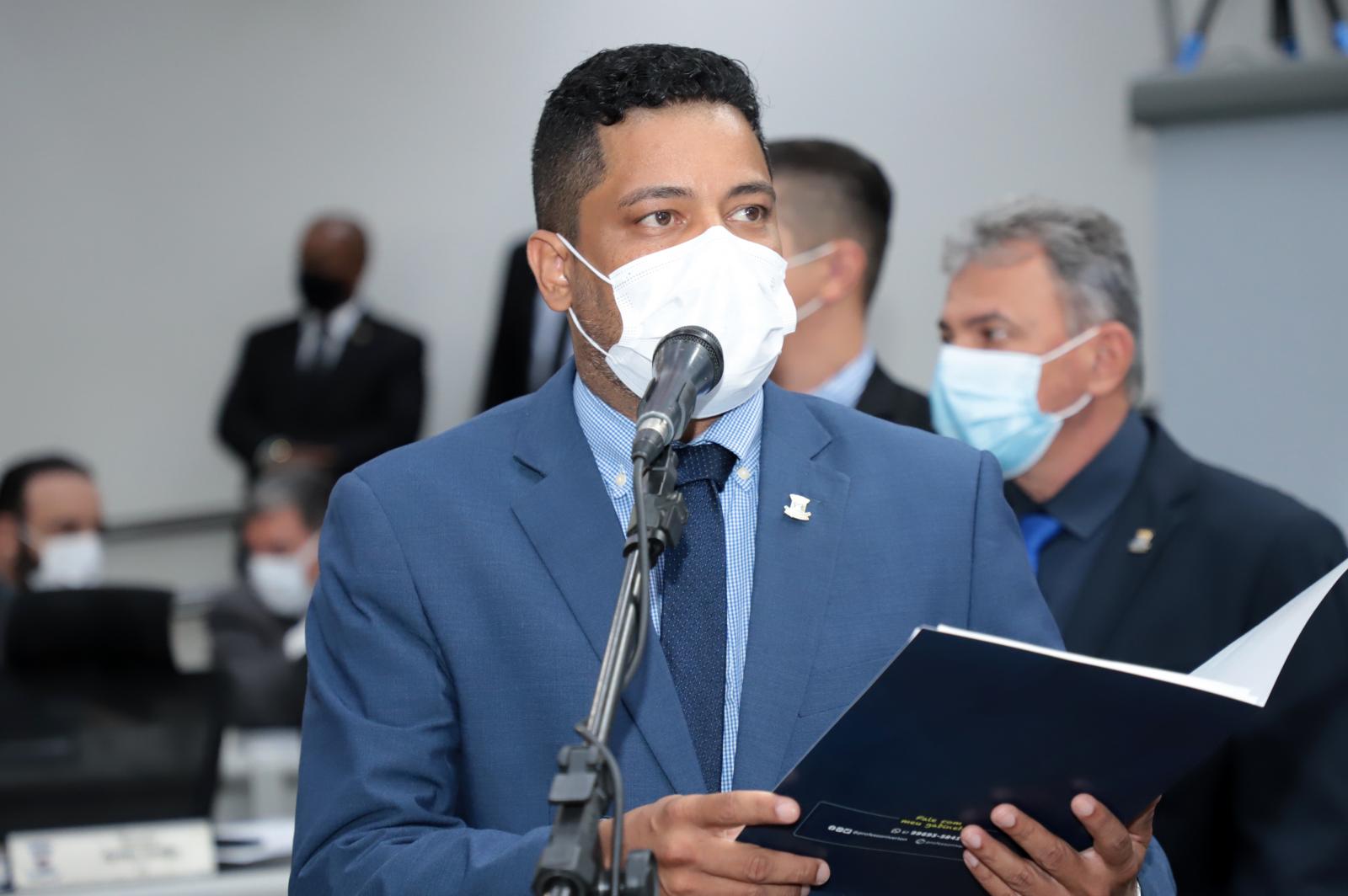 Vereador Professor Riverton cobra definições de reajuste do piso nacional dos professores.