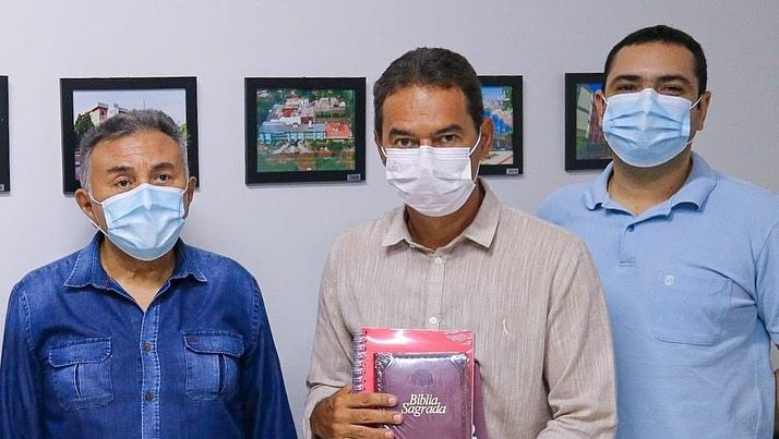 Prefeito Marcos Trad visita a Cidade de Dourados junto com os amigos e o Juiz Odilon de Oliveira. Prefeito Marcos Trad visita a Cidade de Dourados junto com os amigos e o Juiz Odilon de Oliveira.