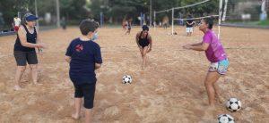 PREFEITURA DÁ INICIO CALENDÁRIO ESPORTIVO 2022 COM AULAS DE FUTEVÔLEI.