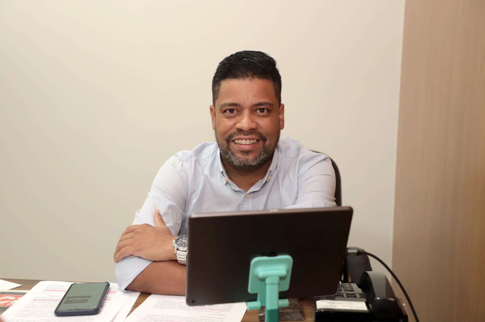 Durante Sessão Vereador Professor Riverton solicita melhorias para os bairros da Capital.