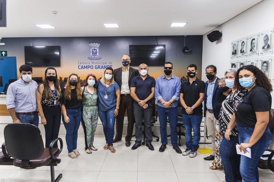 Lei que garante presença de psicólogos e assistentes sociais nas escolas é vetada e Ronilço Guerreiro participa de encontro para discutir derrubada do veto.