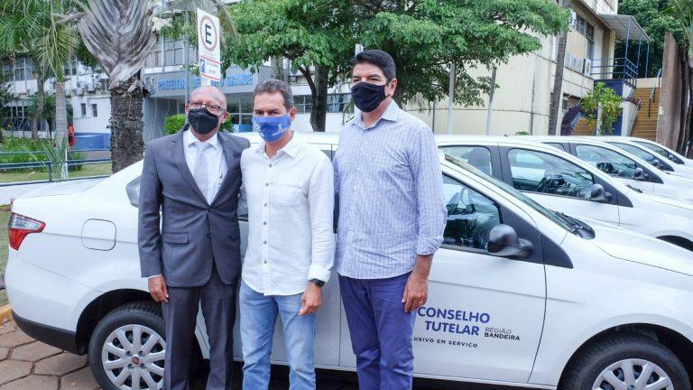 PREFEITURA ENTREGA VEÍCULOS AOS CONSELHOS TUTELARES DA CAPITAL.