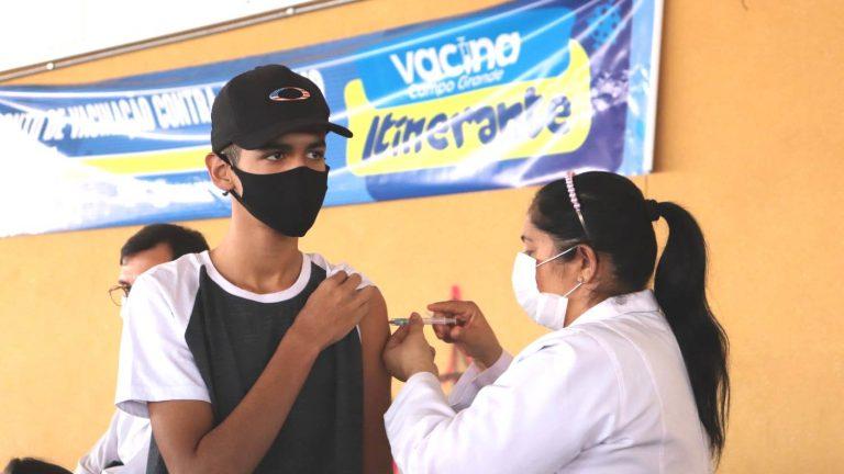 SÁBADO TEM PLANTÃO DE VACINAÇÃO CONTRA A COVID-19 EM 15 UNIDADES E ITINERANTES EM TRÊS BAIRROS.