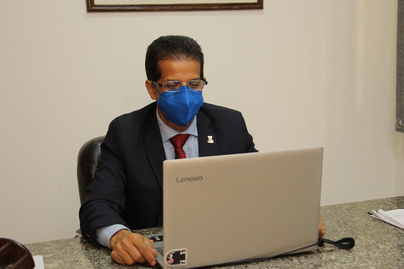 Vereador Edu Miranda fala sobre a importância de valorizar os profissionais de assistência social.