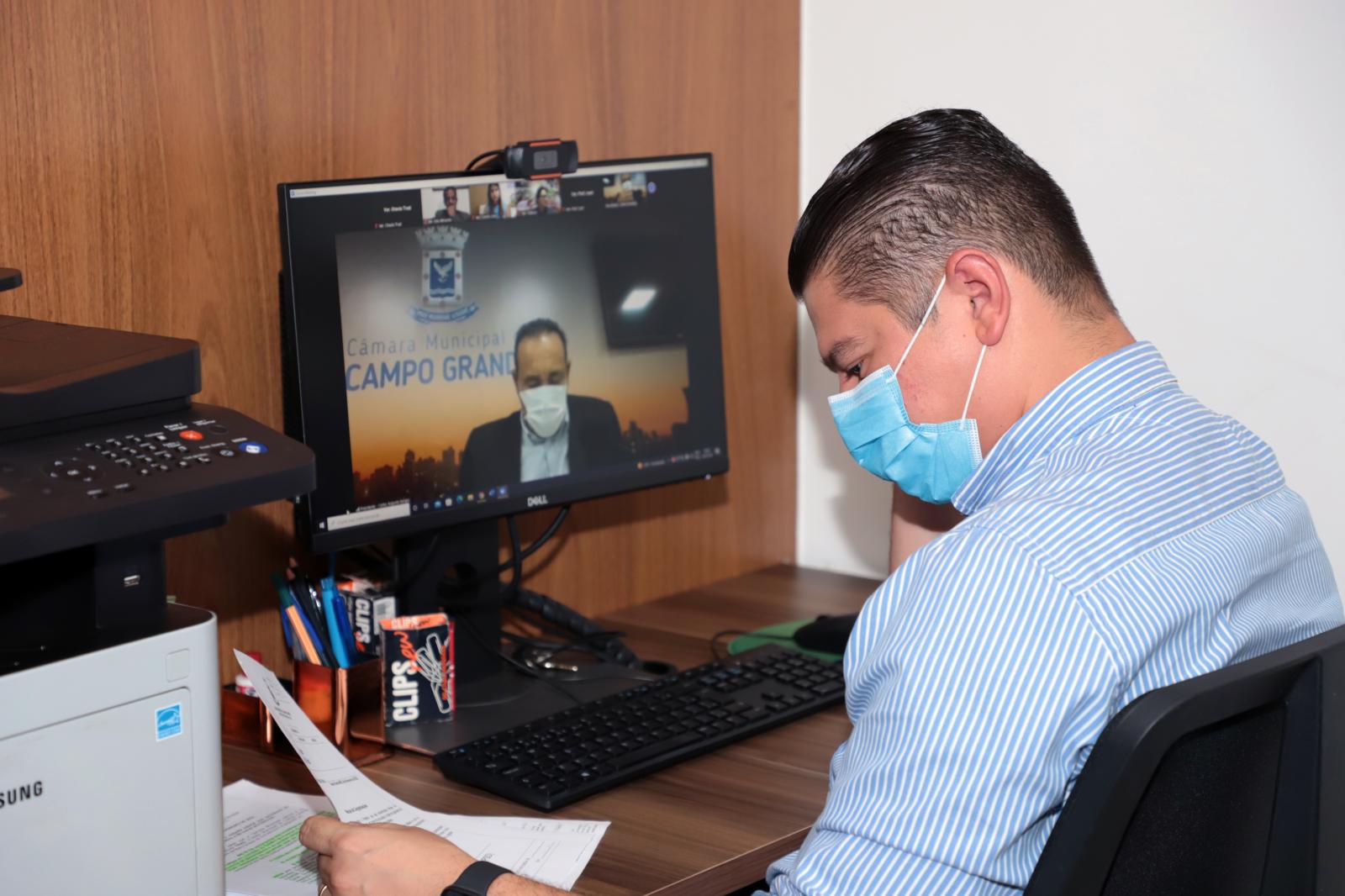 Vereador Otávio Trad vota a favor do reajuste de 10,06% para servidores municipais.