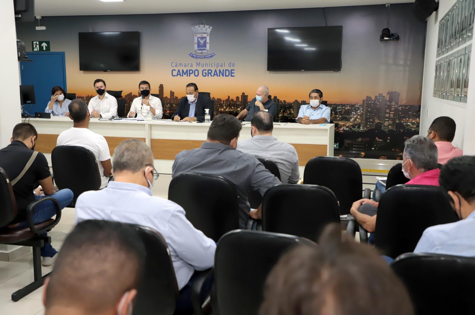 Vereadores se reúnem com Executivo e discutem melhorias para o transporte coletivo.