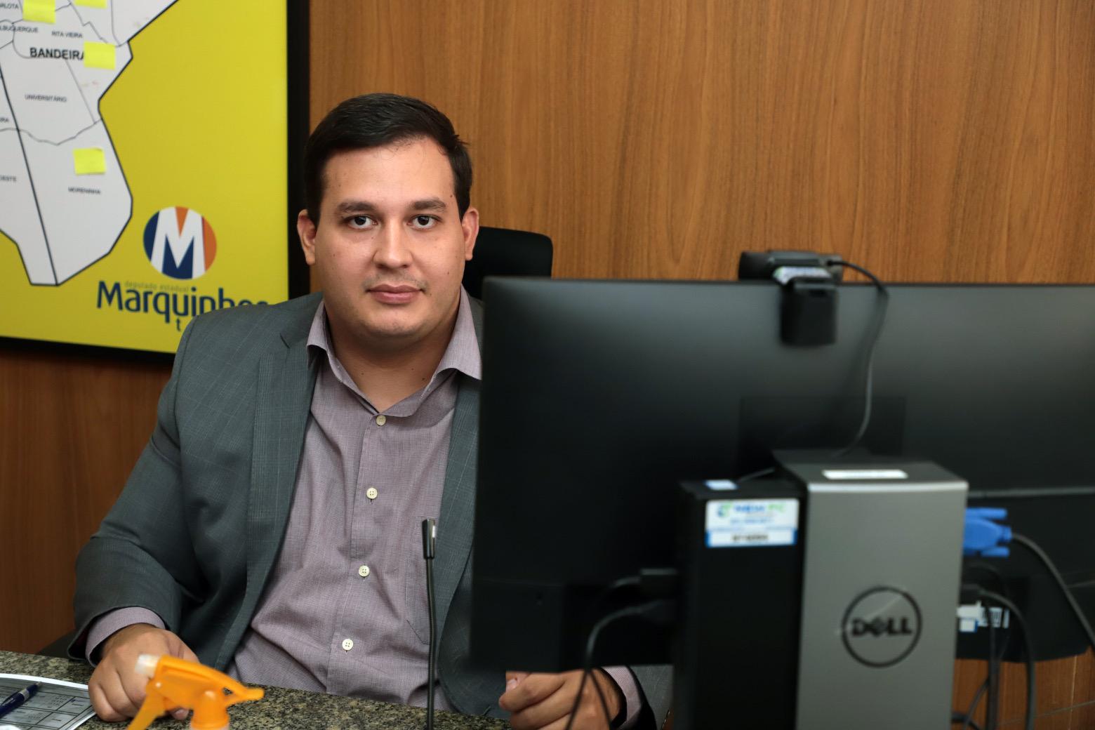 William Maksoud vota a favor de reajuste para servidores municipais.