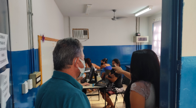 Zé da Farmácia visita CRAS no bairro Jardim Canguru.