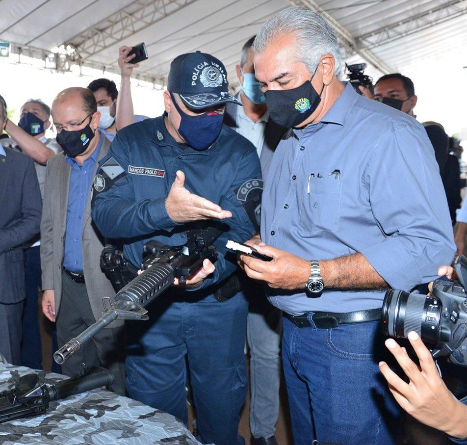 Governador Reinaldo Azambuja entregou 237 viaturas e 115 fuzis destinados à Polícia de MS