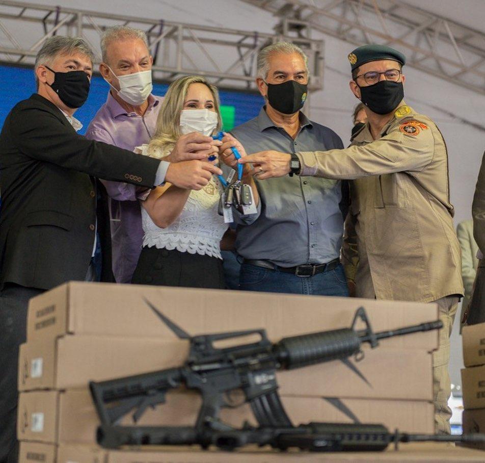 Governador Reinaldo Azambuja entregou 237 viaturas e 115 fuzis destinados à Polícia de MS