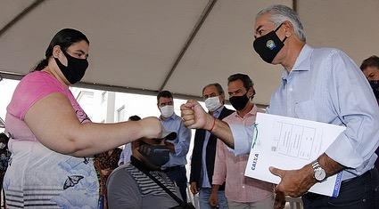 #TBT 7/4/2021 – Entregamos com a presença do prefeito Marquinhos Trad, as chaves dos 192 apartamentos do  Condomínio Residencial Jornalista Armando Tibana, construído em Campo Grande.