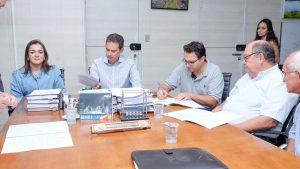 PREFEITURA ASSINA TERMO COM INSTITUIÇÕES PARA CRIAÇÃO DE MAIS 24 LEITOS.