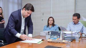 PREFEITURA ASSINA TERMO COM INSTITUIÇÕES PARA CRIAÇÃO DE MAIS 24 LEITOS.