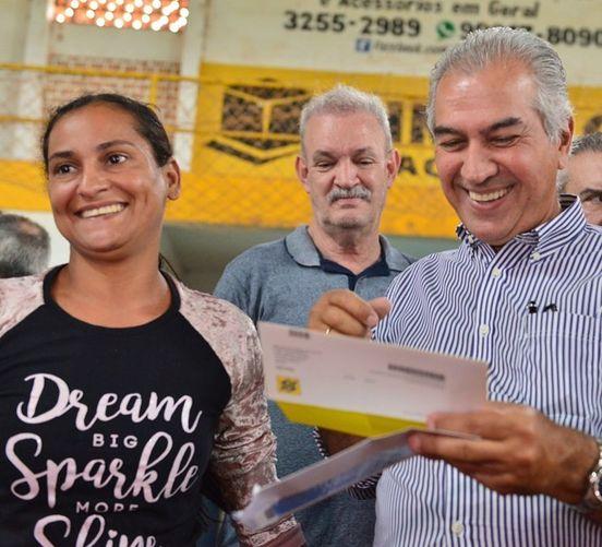 Quando a gente gasta menos com o governo, é possível investir mais no bem-estar da população Quando a gente gasta menos com o governo, é possível investir mais no bem-estar da população